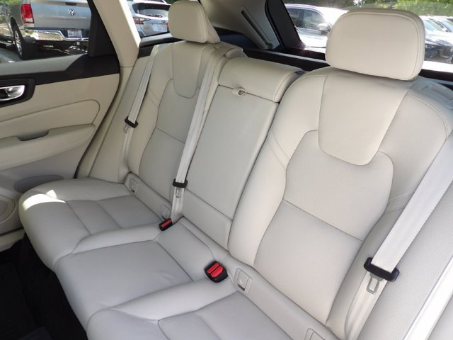 Certified 2024 Volvo XC60 B5 Plus w/ Climate Package AWD/4WD image 26