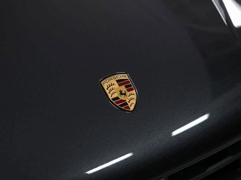 Certified 2025 Porsche Macan image 19
