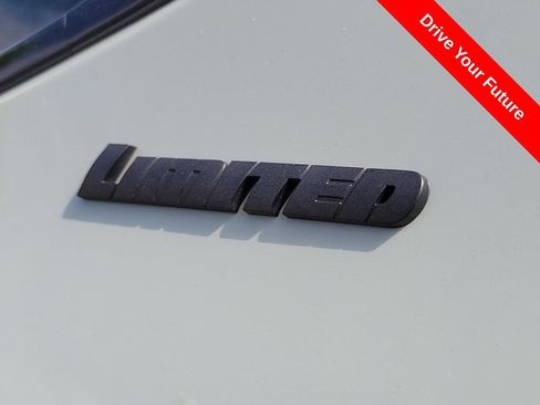 Used 2025 Toyota Tundra Limited AWD/4WD image 33