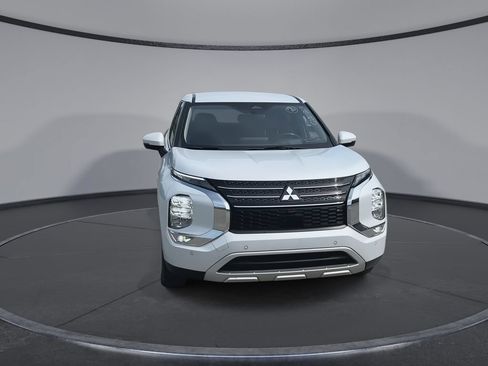 Used 2024 Mitsubishi Outlander SE FWD image 3
