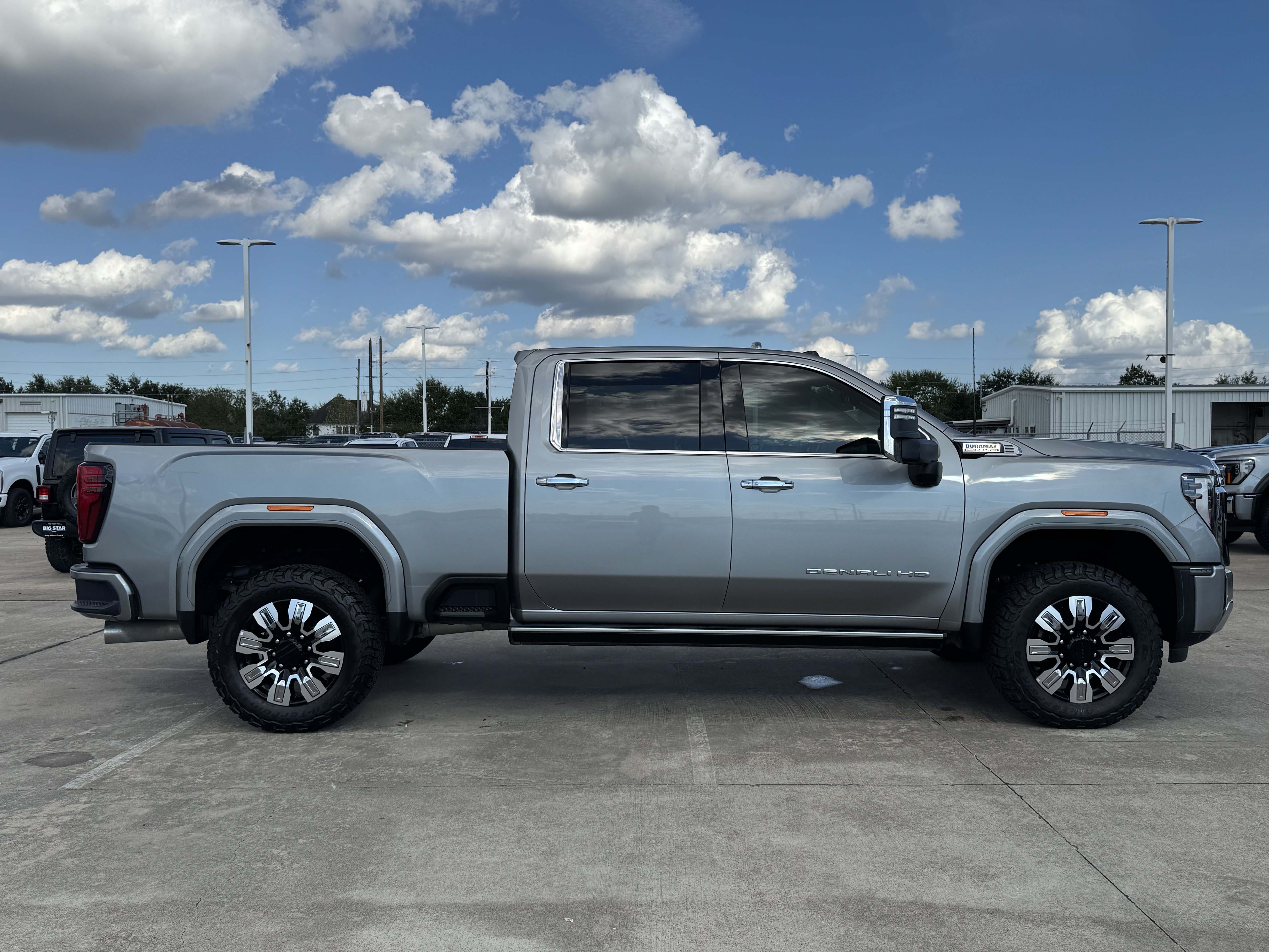 Used 2025 GMC Sierra 2500 Denali w/ Denali Reserve Package AWD/4WD image 6