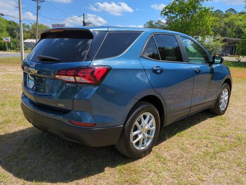 Used 2024 Chevrolet Equinox LS w/ LS Convenience Package AWD/4WD image 4