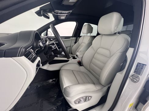 Certified 2024 Porsche Macan AWD/4WD image 5