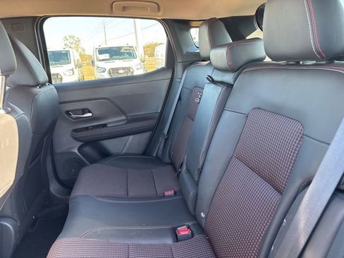 Certified 2025 Nissan Kicks SR image 19