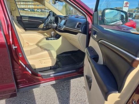 Used 2016 Toyota Highlander Limited Platinum image 9
