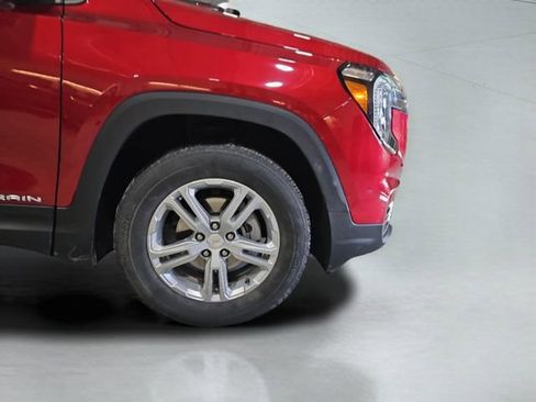 Used 2023 GMC Terrain SLE w/ Driver Convenience Package image 14