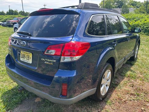 Used 2010 Subaru Outback 2.5i Premium AWD/4WD image 5