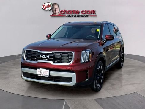 Used 2024 Kia Telluride S FWD image 1