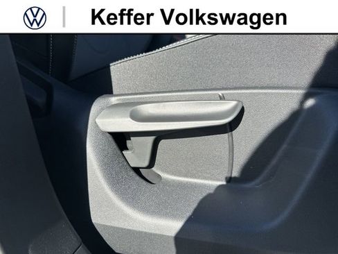 New 2026 Volkswagen Tiguan SE R-Line FWD image 31