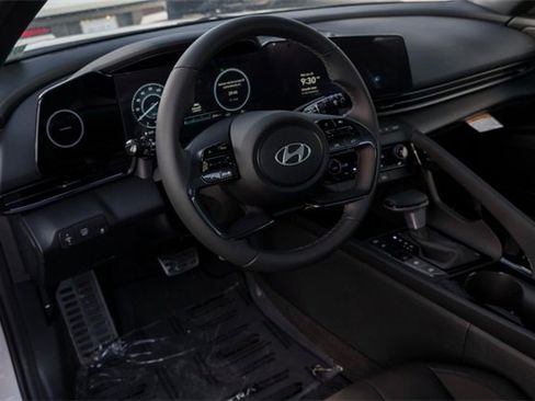 New 2025 Hyundai Elantra SEL image 8