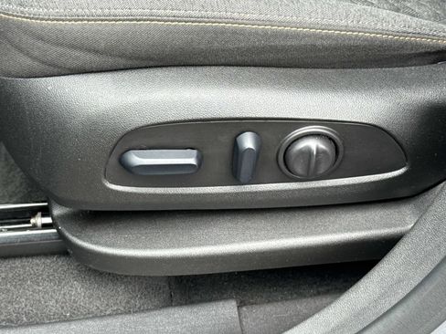 Used 2024 Chevrolet Equinox LT image 21