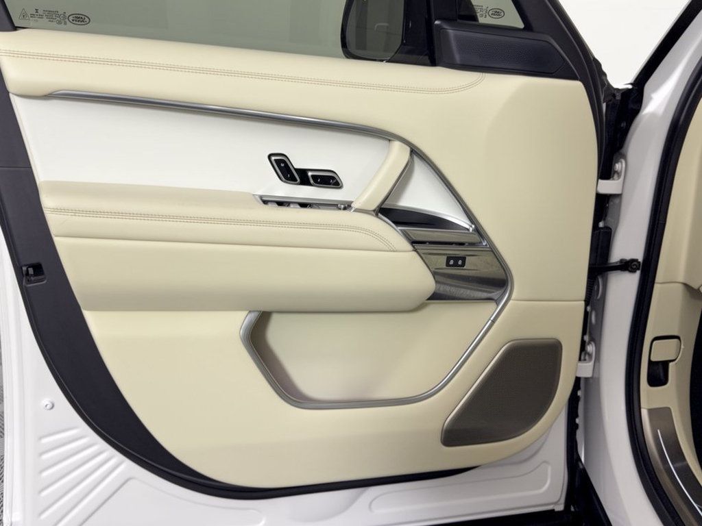 Used 2023 Land Rover Range Rover SV AWD/4WD image 14