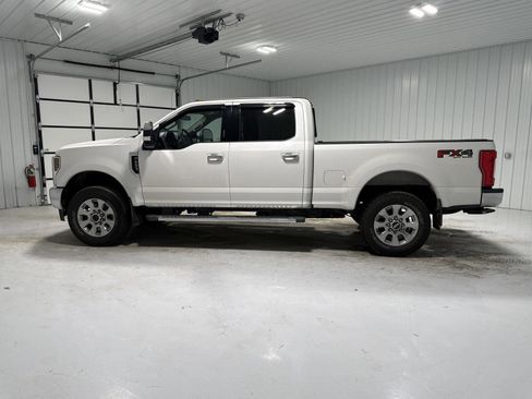 Used 2019 Ford F250 Lariat w/ Chrome Package image 3