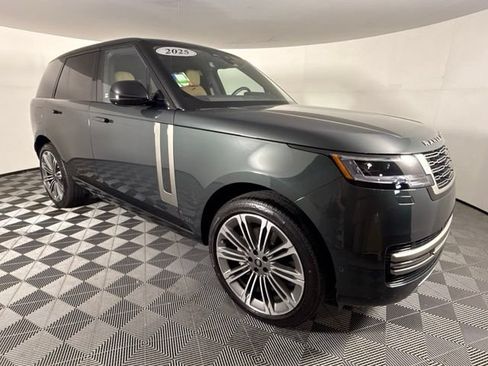 Used 2025 Land Rover Range Rover SE AWD/4WD image 9