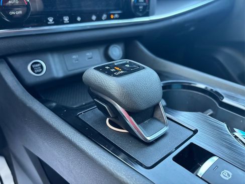 Used 2023 Nissan Rogue SV image 30