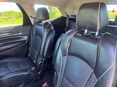 Used 2019 Buick Enclave Avenir w/ Avenir Technology Package AWD/4WD image 37