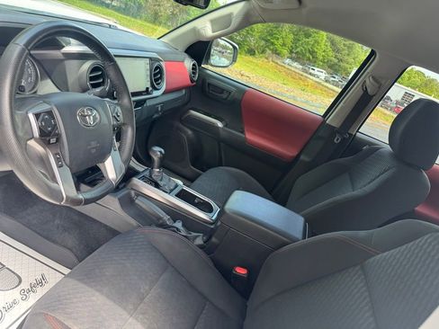 Used 2022 Toyota Tacoma SR5 w/ Technology Package RWD image 19