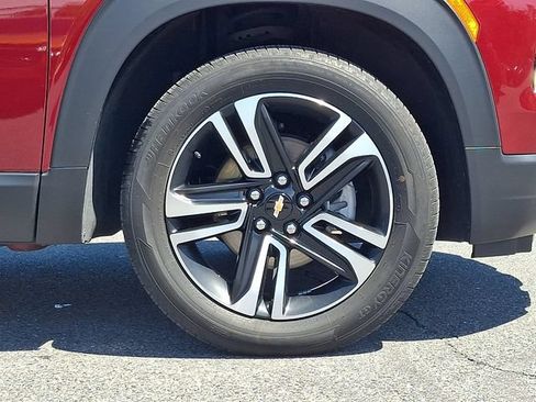Used 2025 Chevrolet TrailBlazer LT w/ LT Cold Weather Package AWD/4WD image 8