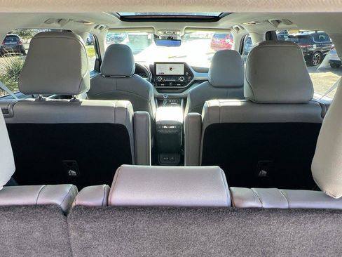 Used 2023 Toyota Highlander Platinum image 39