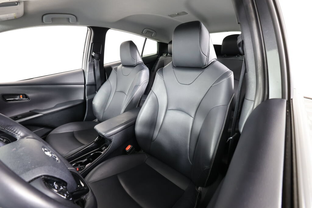Used 2021 Toyota Prius Prime XLE w/ Carpet Mat Package (TMS) FWD image 11