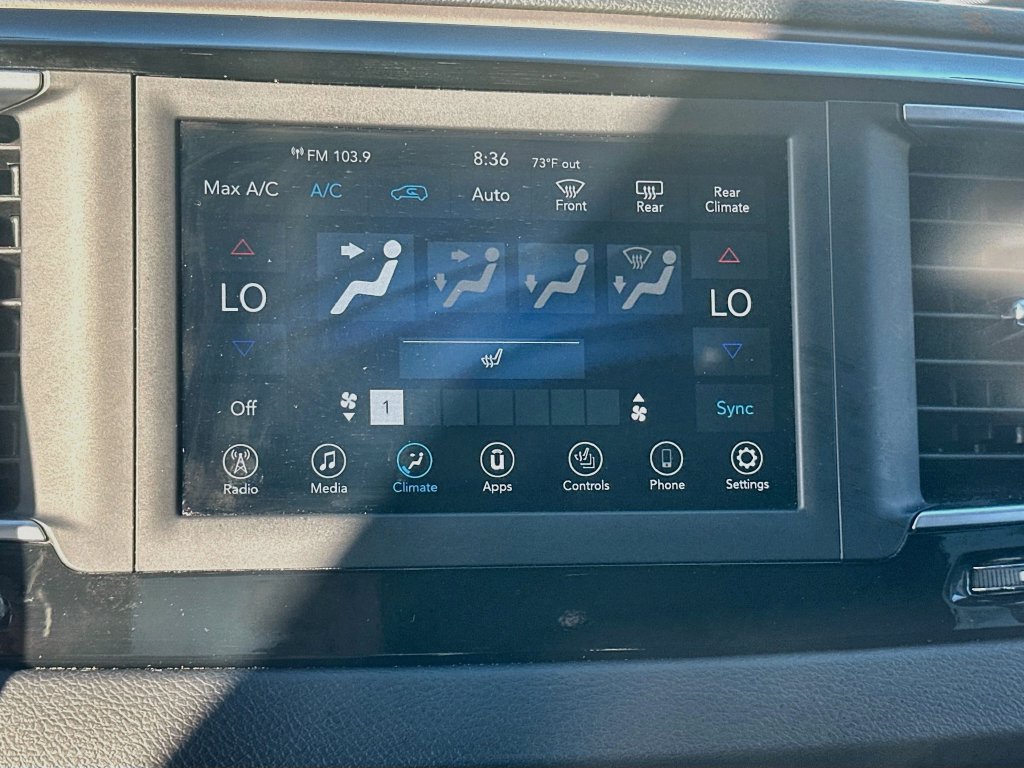 Used 2018 Chrysler Pacifica Touring-L FWD image 15
