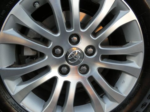 Used 2015 Toyota Sienna XLE image 21