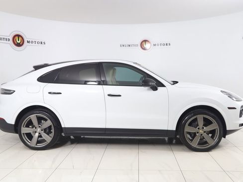 Used 2020 Porsche Cayenne AWD/4WD image 2
