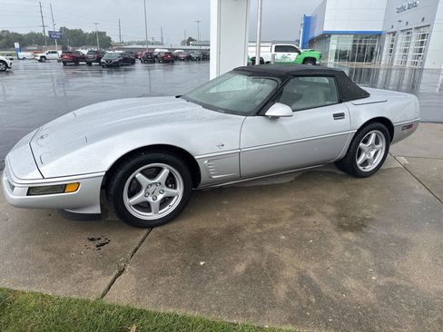 Used 1996 Chevrolet Corvette Convertible RWD image 5