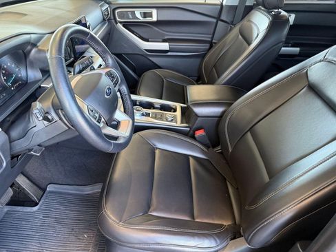 Used 2021 Ford Explorer XLT w/ Equipment Group 202A AWD/4WD image 5