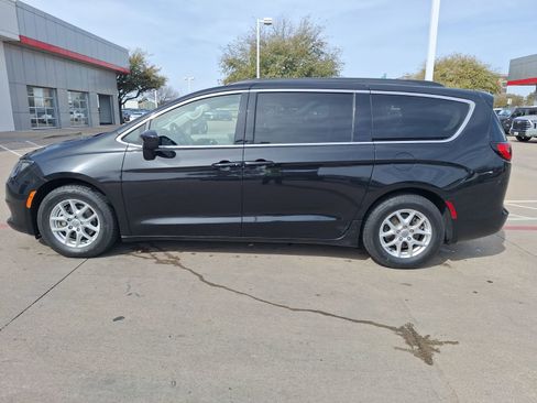 Used 2020 Chrysler Voyager Lxi image 3