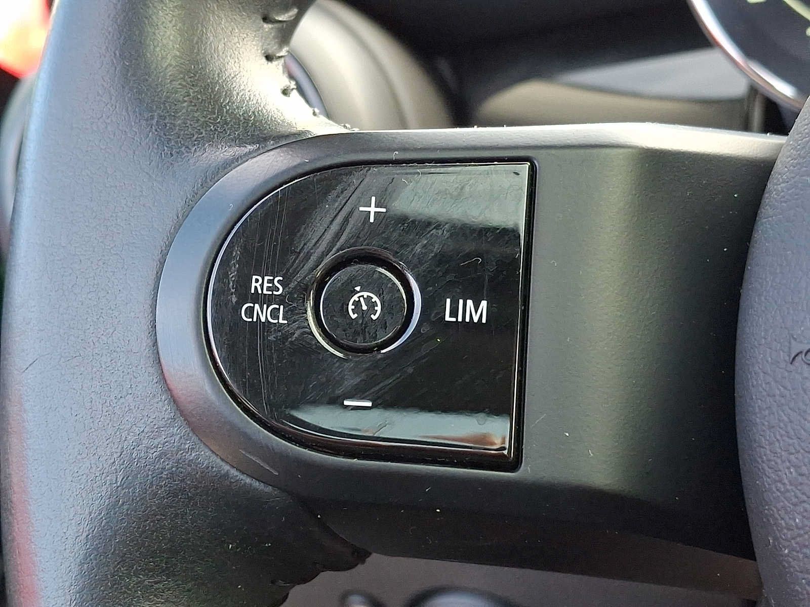 Used 2024 MINI Cooper 4-Door Hardtop FWD image 18