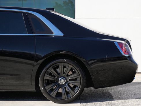 Used 2022 Rolls-Royce Ghost w/ Ghost Package image 21