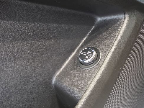 Used 2021 Chevrolet Traverse LT FWD image 16