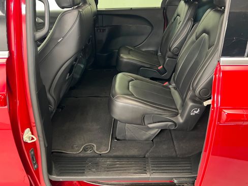 Certified 2026 Chrysler Pacifica Select FWD image 21