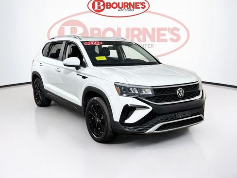Used 2023 Volkswagen Taos SE w/ Panoramic Sunroof Package AWD/4WD image 1