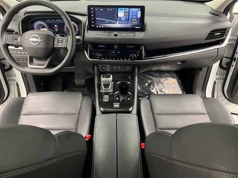 Used 2025 Nissan Rogue SL w/ Tech Package FWD image 37