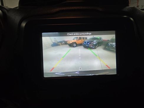 Used 2018 Jeep Renegade Latitude w/ Advanced Technology Group image 16