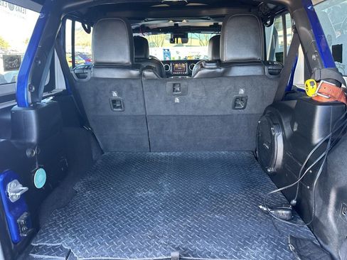 Used 2019 Jeep Wrangler Unlimited Sahara image 11