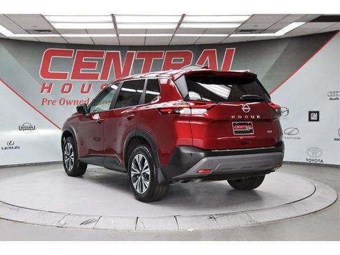Used 2023 Nissan Rogue SV image 4