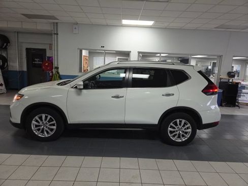 Used 2017 Nissan Rogue SV AWD/4WD image 2
