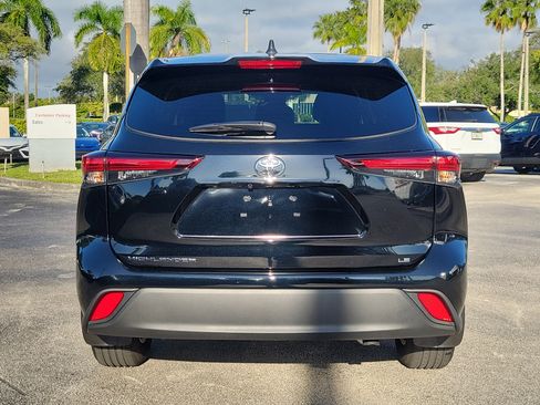 Used 2025 Toyota Highlander LE image 5