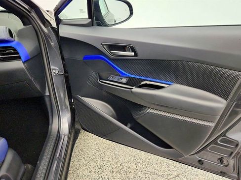 Used 2021 Toyota C-HR XLE FWD image 25