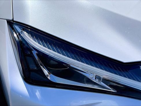 Used 2022 Lexus UX 200 w/ Accessory Package (Z1) FWD image 27