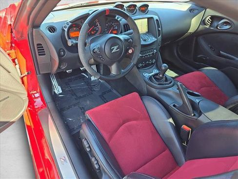 Used 2016 Nissan 370Z NISMO RWD image 13
