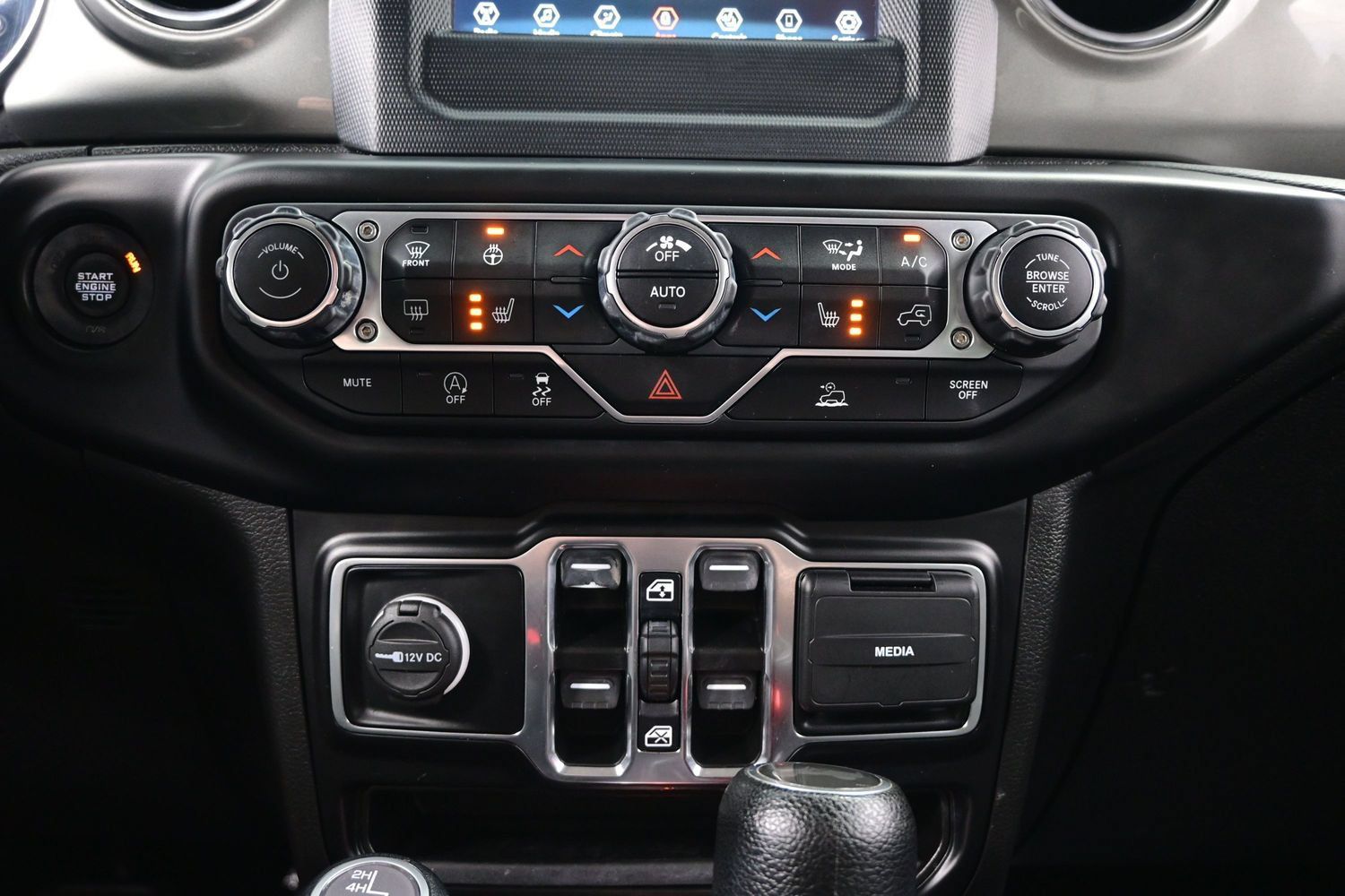 Used 2021 Jeep Wrangler Unlimited Sahara w/ Cold Weather Group AWD/4WD image 21