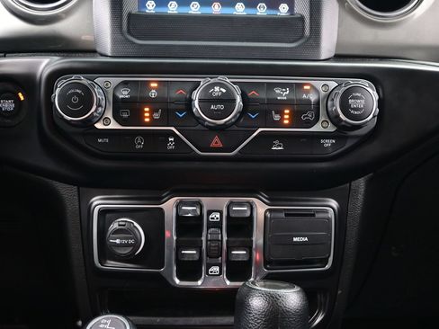 Used 2021 Jeep Wrangler Unlimited Sahara w/ Cold Weather Group AWD/4WD image 21