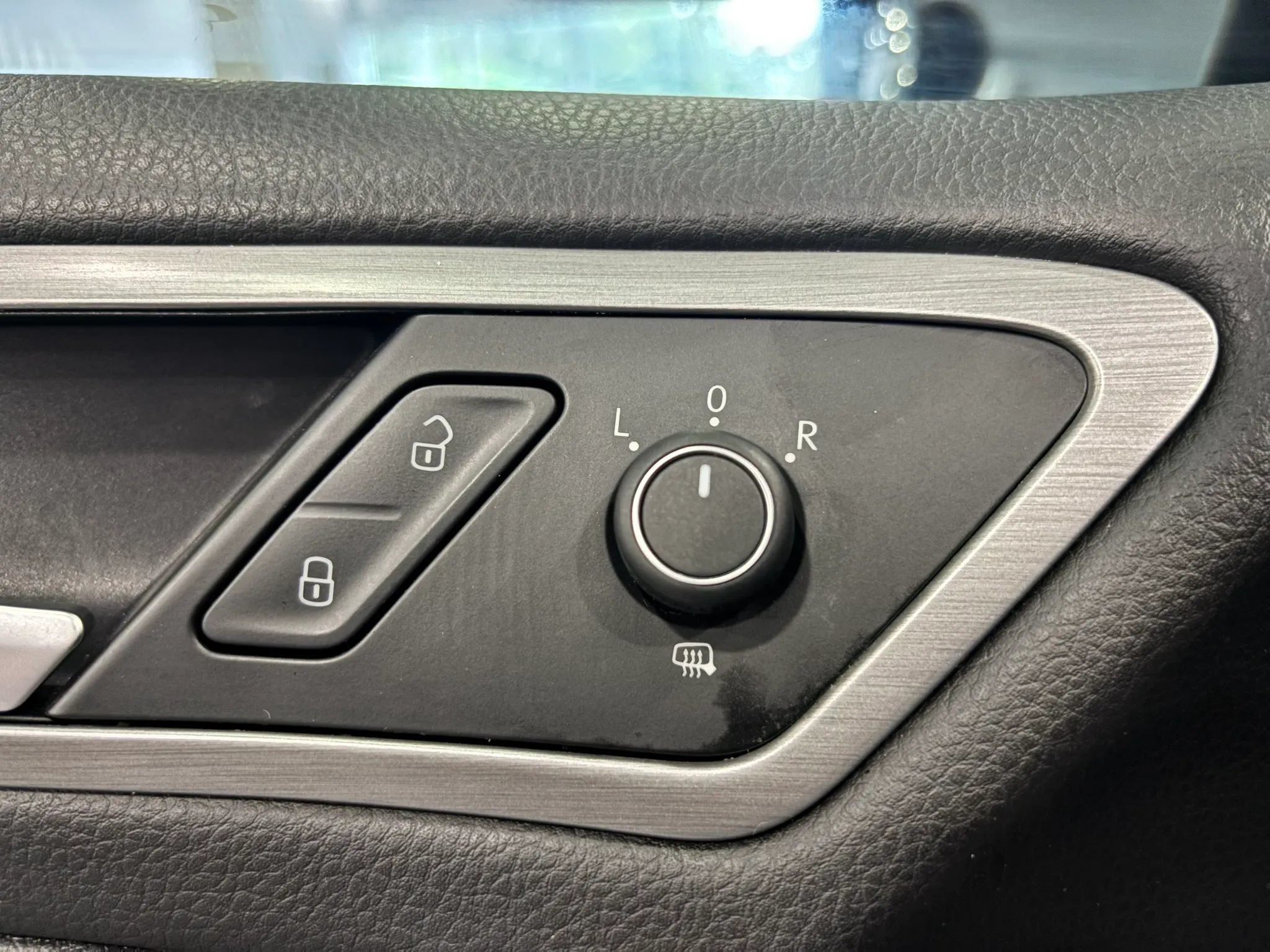 Used 2015 Volkswagen Golf S FWD image 35