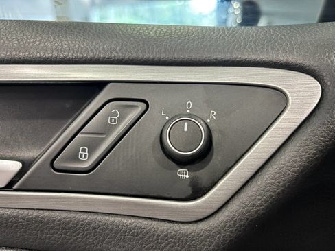 Used 2015 Volkswagen Golf S FWD image 35