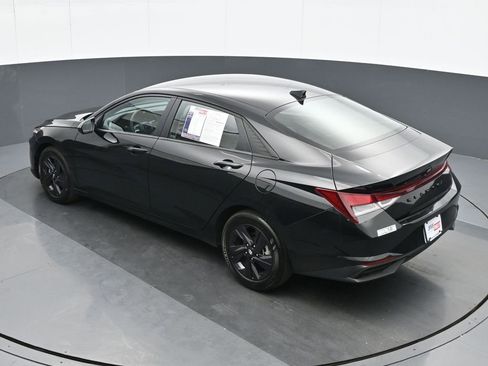 Used 2023 Hyundai Elantra SEL w/ Cargo Package image 19