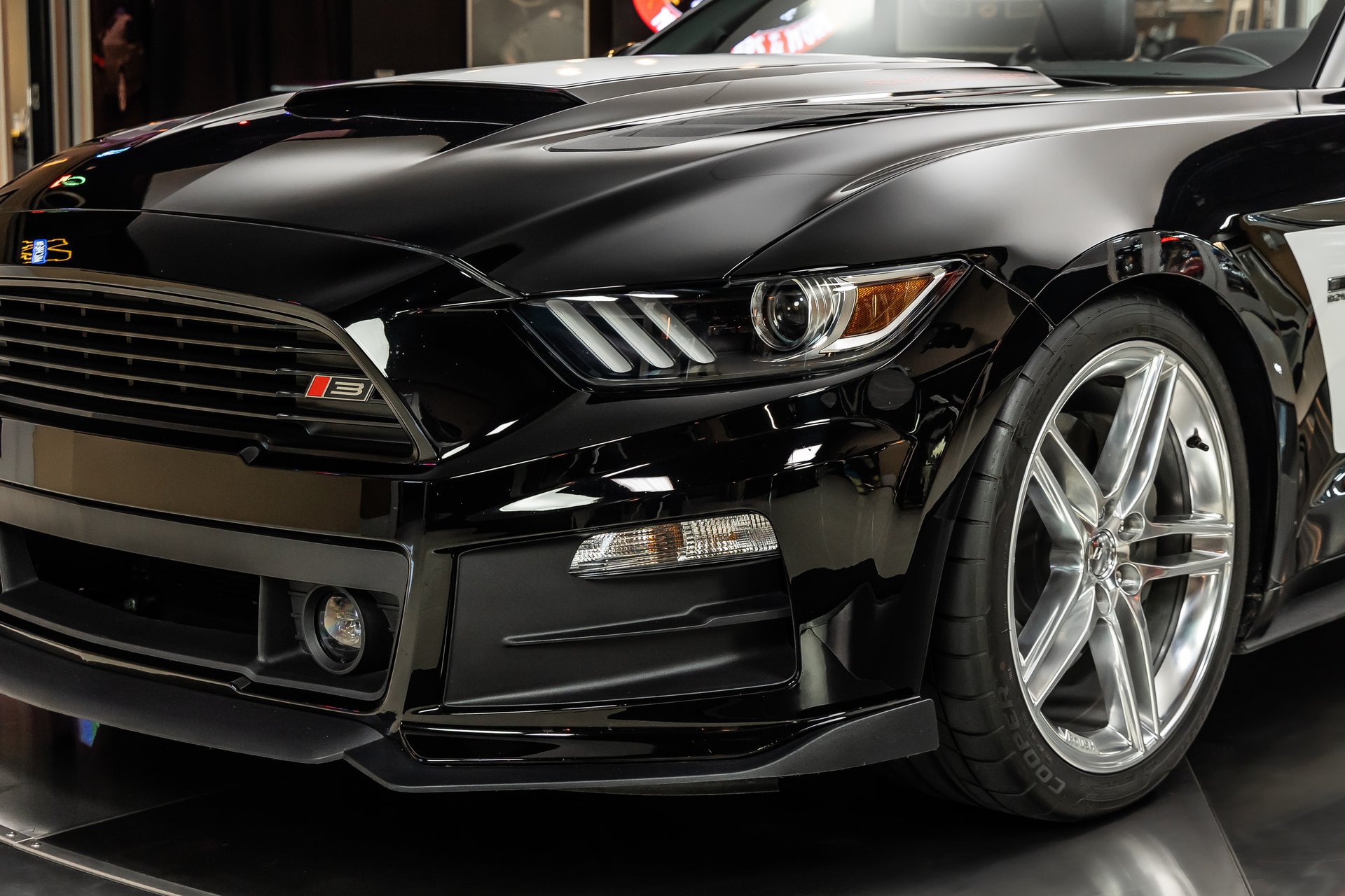 Used 2017 Ford Mustang GT Premium w/ Equipment Group 401A RWD image 30